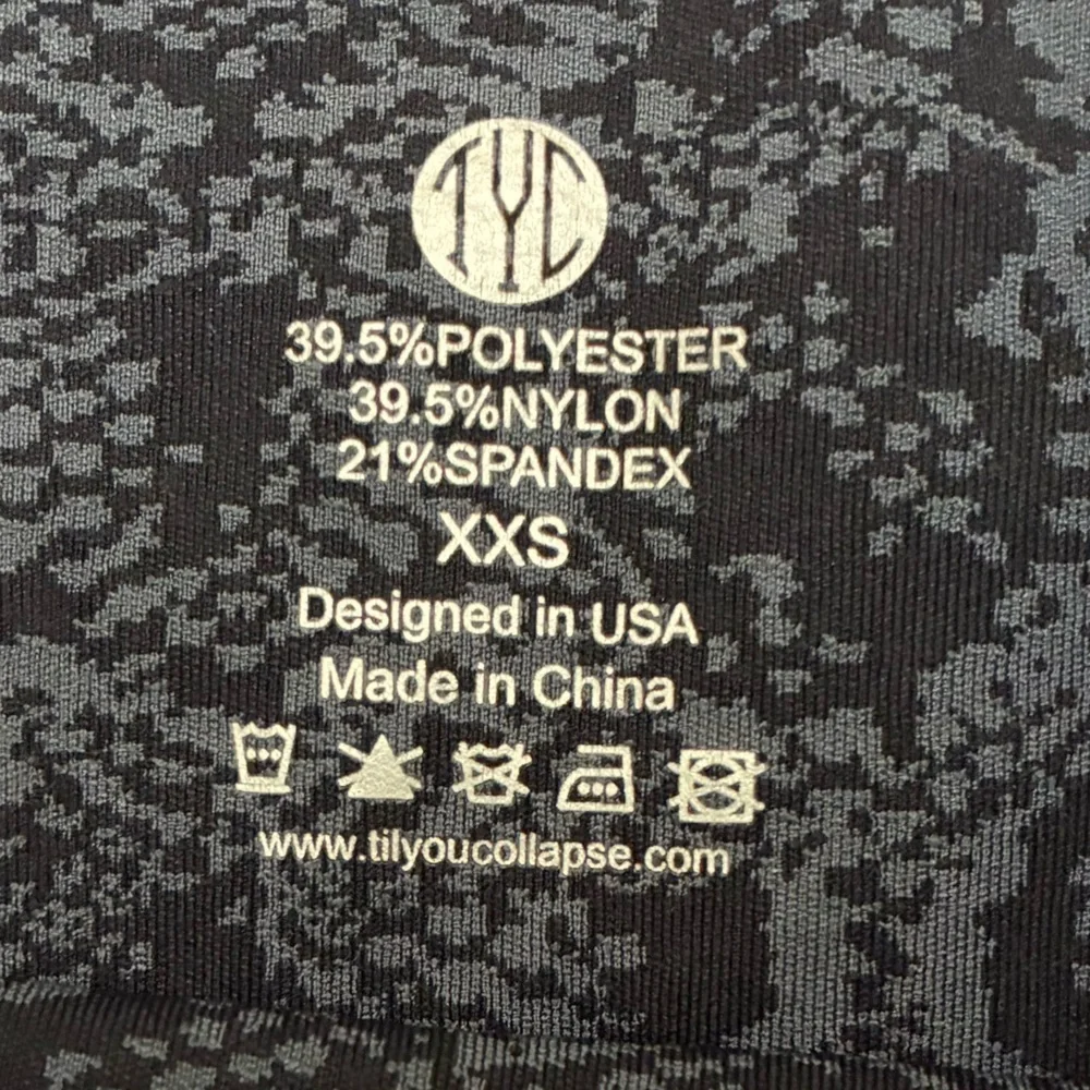 TYC Gray and Black Leggings with Snakeskin Pattern Pre Owned Great Condition
